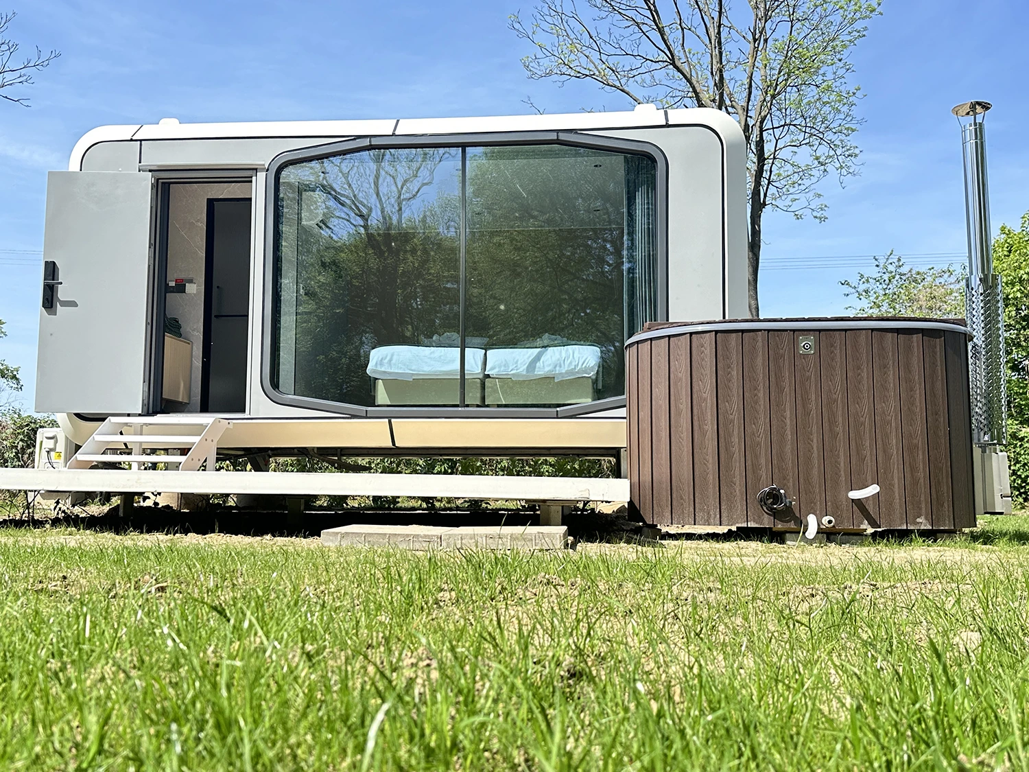 Glamping z gorącą balią pod Warszawą